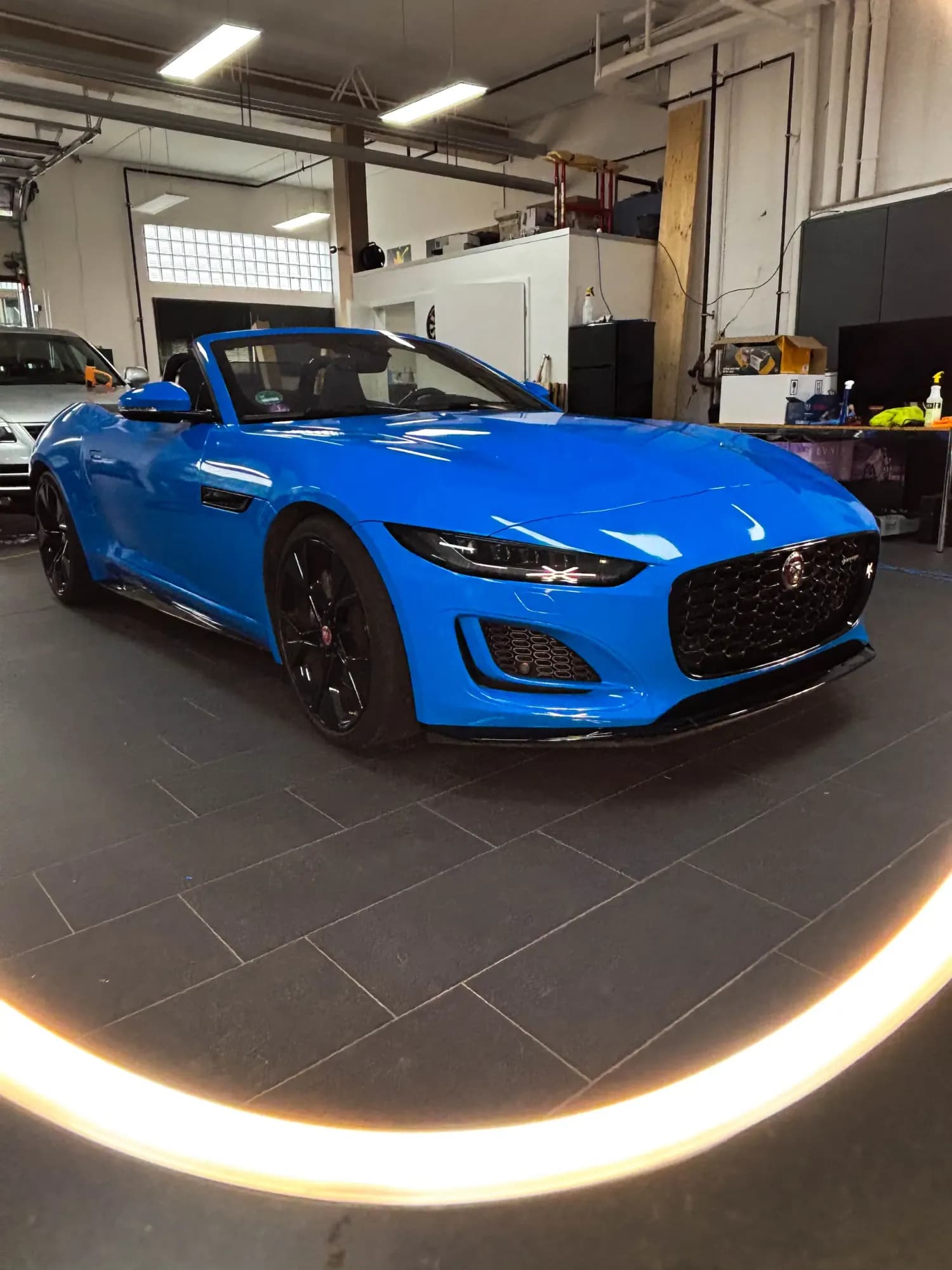 Jaguar F-Type in Blau foliert
